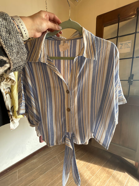 Blusas con tallas de lino cortas