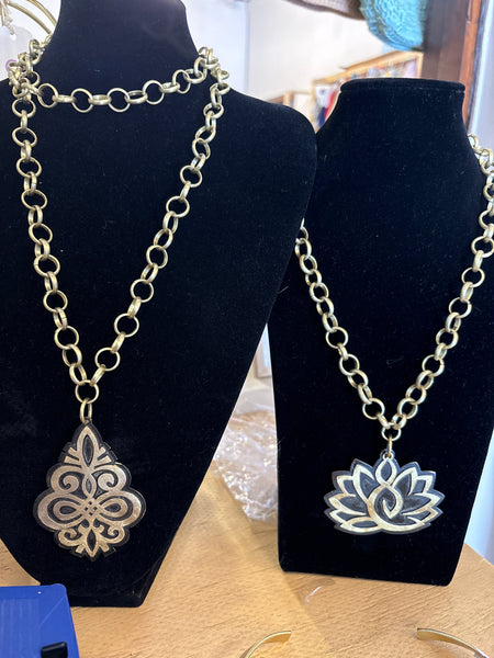 Collares Altamirano