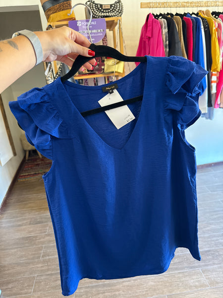 Polera escote en V con vuelos en mangas