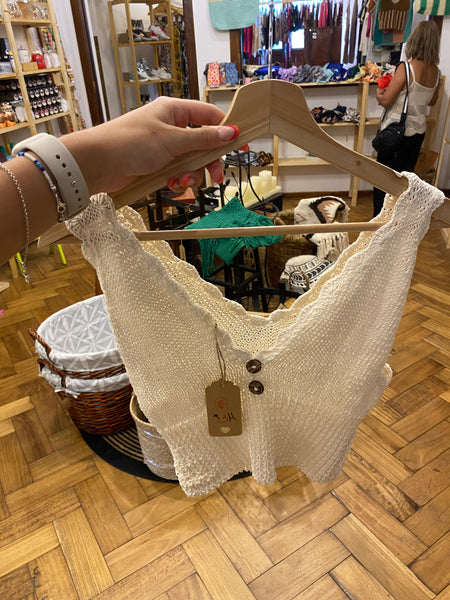 Peto beige con botones