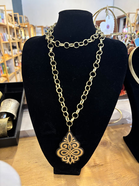 Collares Altamirano