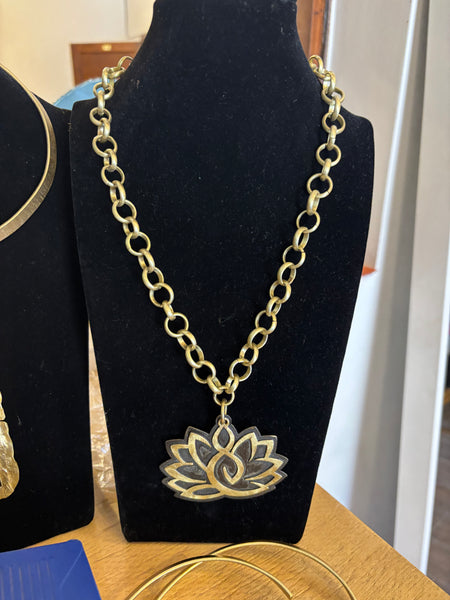 Collares Altamirano