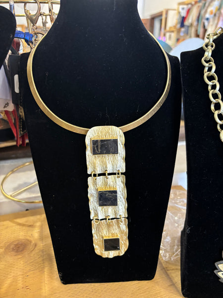 Collares Altamirano