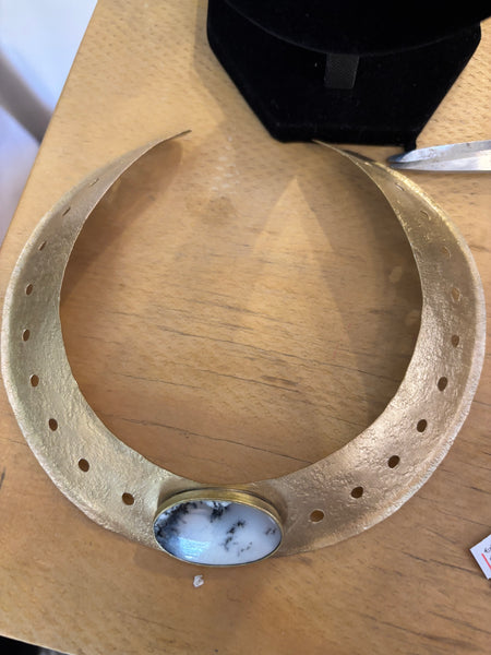 Collares Altamirano